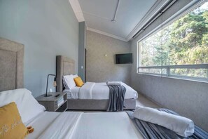 8 bedrooms, iron/ironing board, WiFi, bed sheets - Prime Polanco Stay With Patio, Near Shops & Cafés (Ciudad de México)
