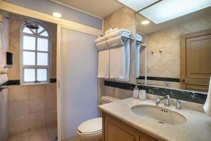 Shower, hair dryer, shampoo - Prime Polanco Stay With Patio, Near Shops & Cafés (Ciudad de México)