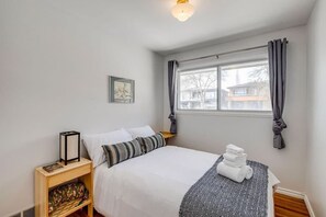 3 habitaciones, tabla de planchar con plancha, wifi y ropa de cama 