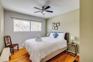 3 habitaciones, tabla de planchar con plancha, wifi y ropa de cama 