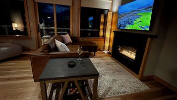 TV, lareira