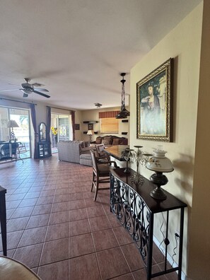 Interior - Marvelous 3-bedroom house with AC tennis courts in sunny Naples (Naples)