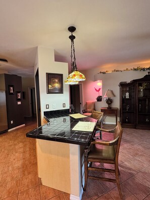 Interior - Marvelous 3-bedroom house with AC tennis courts in sunny Naples (Naples)