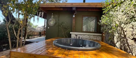 Baignoire à remous extérieure