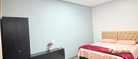 Comfort Apartment | Blackout drapes, iron/ironing board