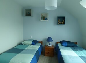 2 habitaciones, tabla de planchar con plancha, wifi y ropa de cama 
