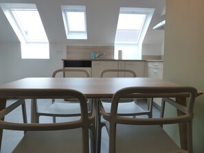 Dining - Location 300 m from the Beach (Roscoff)