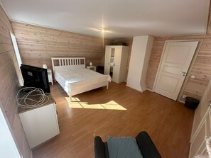 4 chambres, fer et planche à repasser, Wi-Fi