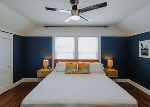 Iron/ironing board, travel cot, WiFi, bed sheets - Plaza Social - Steps from KC Street Car (Kansas City)