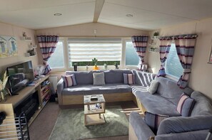 Living area - D&T Caravan Hire Southview Holiday Park Skegness (Skegness)
