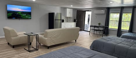 1 dormitorio, tabla de planchar con plancha, wifi y ropa de cama