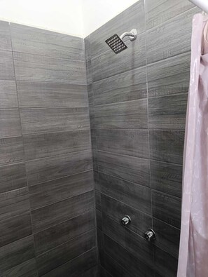 Bathroom - Private and secure suite 2 minutes from the airport (Torreón)