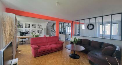 Spacious, elegant townhouse a stone's throw from the historic center