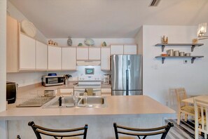 Fridge, microwave, oven, stovetop - Coastal 2BR Duplex – Near Beach, Parks, Dining & Free Trolley (Bradenton Beach)