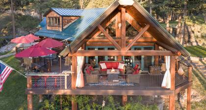 Luxury Montana Cabin with Studio & Hot Tub