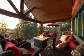 Property grounds - Luxury Montana Cabin with Studio & Hot Tub (Bigfork)