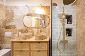 Shower, hair dryer, towels, soap - Magnificent house close to the beach (Perpignan)