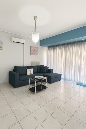 Smart TV - Navarinou Kalamata Pearl Cozy Seaside apartment (Kalamata)