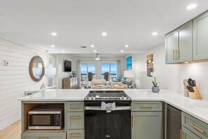 Fridge, microwave, oven, stovetop - Pinnacle Port, C2-603 (Panama City Beach)