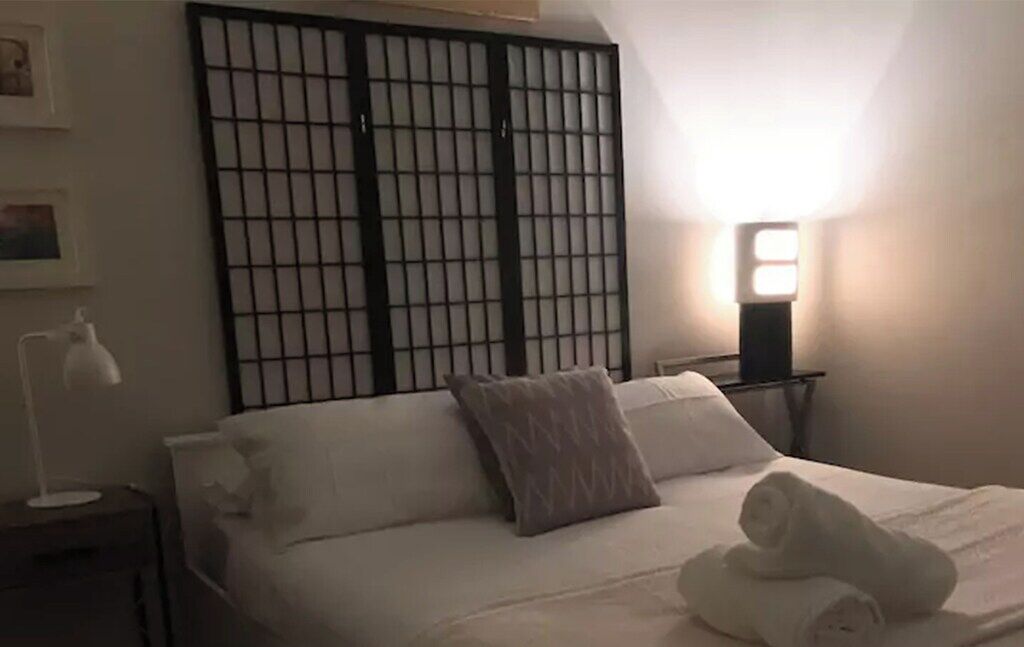 1 habitación, tabla de planchar con plancha, wifi y ropa de cama 