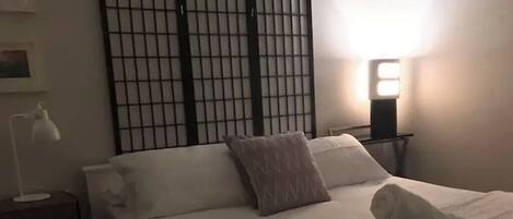 1 habitación, tabla de planchar con plancha, wifi y ropa de cama