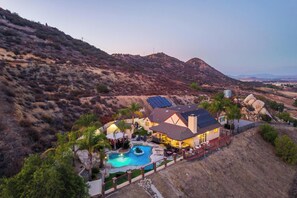 Exterior - Private Couples Getaway - Pool, Spa, Views, Total Privacy, 2 Free Wine Tix (Murrieta)