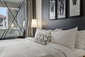 4 bedrooms, iron/ironing board, WiFi, bed sheets - Luxury 4 bedroom chalet ski in/out (Beaverdell)