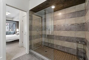 Hair dryer, towels - Luxury 4 bedroom chalet ski in/out (Beaverdell)