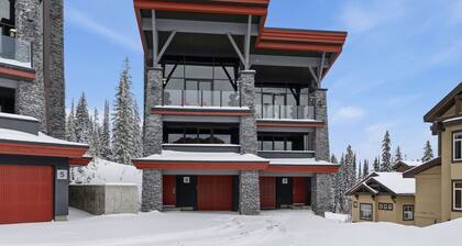 Luxury 4 bedroom chalet ski in/out