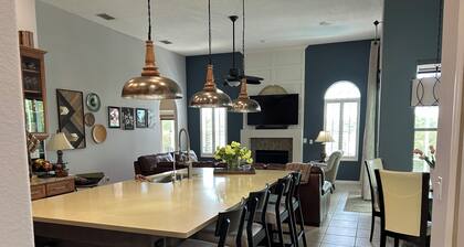 Stunning 4-bedroom house on golf course & walking distance to Wekiva State Park!