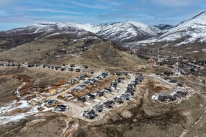A residential area with houses, roads, and construction sites. - Eden's Basecamp |Hot Tub |Firepit | Kayaks & Bikes (Eden)