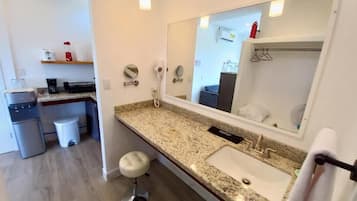 HÀÀmatkakattohuoneisto, parveke, vuoristonÀköala | Kylpyhuone