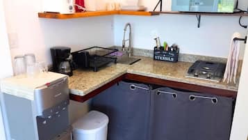 Honeymoon Penthouse, Balcony, Mountain View | Private kitchen