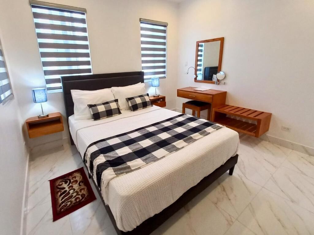 Familievilla - udsigt til pool