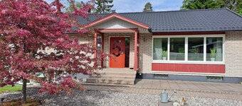 House with large social areas, fantastic backyard and bathroom with sauna and bathtub