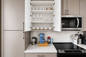 Fridge, microwave, oven, stovetop - Stylish SLC Getaway 2-Bed, 2-Bath with Balcony (Salt Lake City)