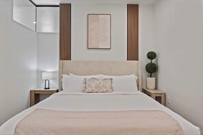 2 bedrooms, iron/ironing board, WiFi, bed sheets - Stylish 2-Bedroom, 2-Bath Salt Lake City Apartment with Balcony (Salt Lake City)