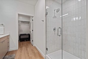 Douche, sèche-cheveux