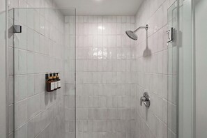 Shower, hair dryer - Stylish 2-Bedroom, 2-Bath Salt Lake City Apartment with Balcony (Salt Lake City)