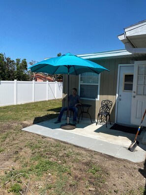 Property grounds - Serene 2-bedroom house with AC in charming North Port (North Port)