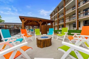 Terrace/patio - Spacious 2BR Condo Sleeps 8 w/ Patio, Indoor Pool, Gym and Resort Access (Branson)