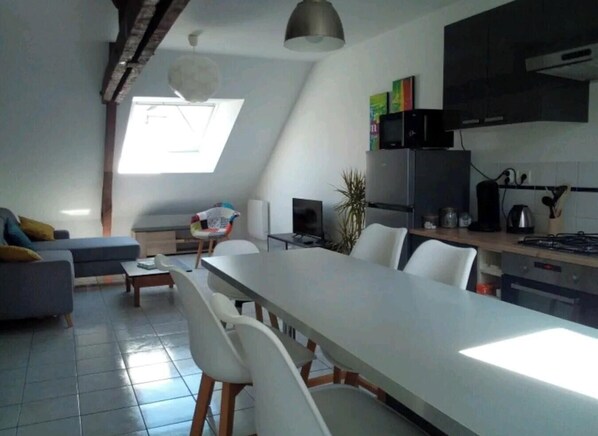 Living area - Functional, bright and quiet apartment in the center of Janzé (Janzé)