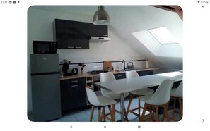 Private kitchen - Vrbo Property (Janzé)