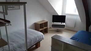 2 bedrooms, iron/ironing board, bed sheets - Functional, bright and quiet apartment in the center of Janzé (Janzé)