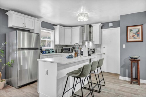 Pet-Friendly Home - Sleeps 6 - Walkable Lakewood