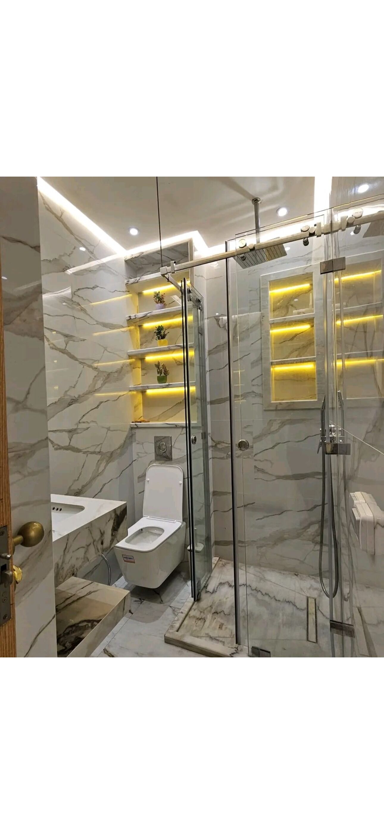 Toallas, jabón, papel de baño 