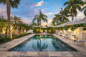 Pool - The Isles- Ft Lauderdale’s Newest Luxury Escape, Walk to Beach, Pool & Hot Tub (Fort Lauderdale)