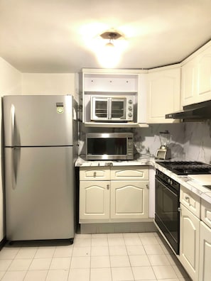 A compact kitchen with a refrigerator, microwave, stove, and oven. - WorldCup2026 7km + Parking + Security 24/7 Big Apartment near Frida Kahlo house. (Ciudad de México)