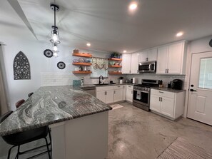 Private kitchen - Cozy 2-bedroom house in beautiful Rockport in Holiday Beach West (Rockport)