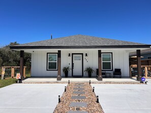 Exterior - Cozy 2-bedroom house in beautiful Rockport in Holiday Beach West (Rockport)